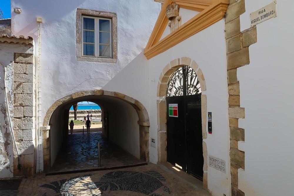 In The Old Town Close To The Beach Lagos Exterior photo